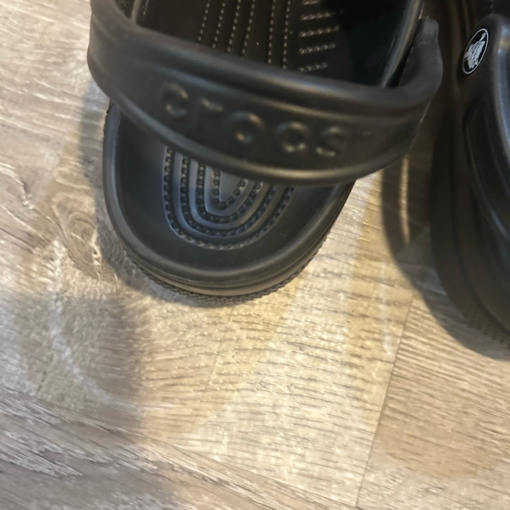 Unisex Black Crocs size 5 men or size 7 women - Picture 3 of 4